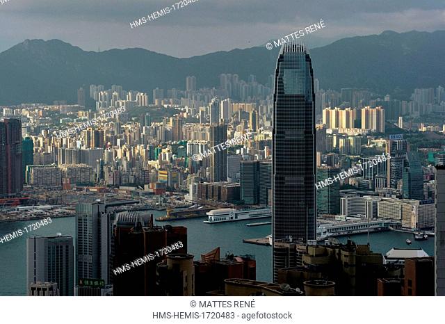 China, Hong Kong, view from Peak Victoria on Hong Kong Island with the Two International Finance Centre by the architect Cesar Pelli and the Kowloon Peninsula...