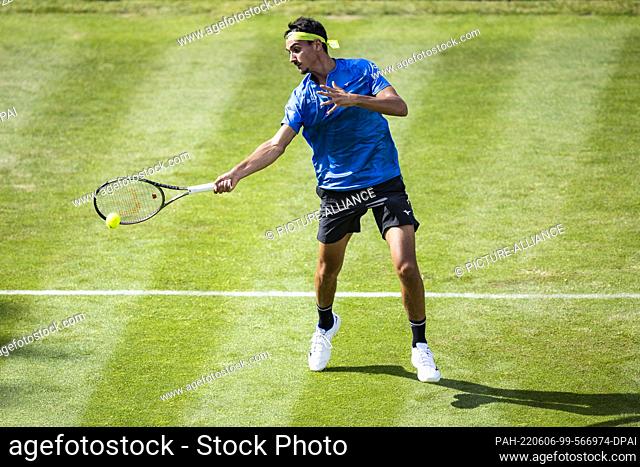 06 June 2022, Baden-Wuerttemberg, Stuttgart: Tennis, ATP Tour - Stuttgart, 1st round, Sonego (Italy) - Paire (France): Lorenzo Sonego in action