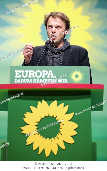 10 November 2018, Saxony, Leipzig: Erik Marquardt speaks for his candidacy for a place on the list for the European elections during the 43rd federal delegates'...
