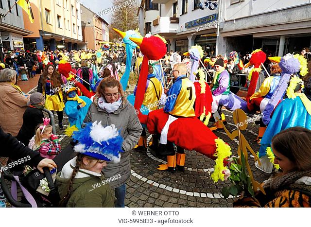 Rhenish carnival, Rose Monday, Shrove Monday procession 2018 in Duelken, people, spectators, fools, costuming, D-Viersen, D-Viersen-Duelken, Lower Rhine