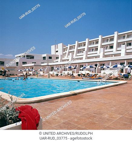 Sommerurlaub im Hotel Ríu la Mola auf der kleinen balearischen Insel Formentera, Ibiza 1976. Summer vacation in Hotel Ríu la Mola on the small Balearic Island...