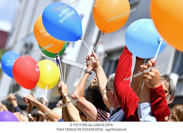 02 June 2018, Germany, Bruchsal: On the behest of the alliance 'Wir fuer Menschlichkeit' (lit. 'We for Humanity'), people gather to protest a nearby rally of...