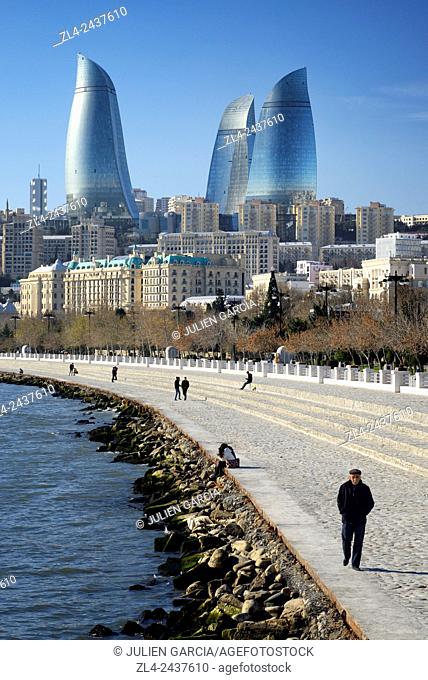 Azerbaijan, Baku, Baku Bulvar (Boulevard), promenade running parallel to the Caspian seafront and the avenue Neftçiler Prospekt