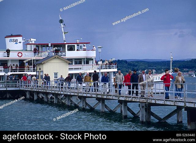Excursion boat at jetty, Dingelsdorf, Lake Constance, Baden-Württemberg, Germany, Europe