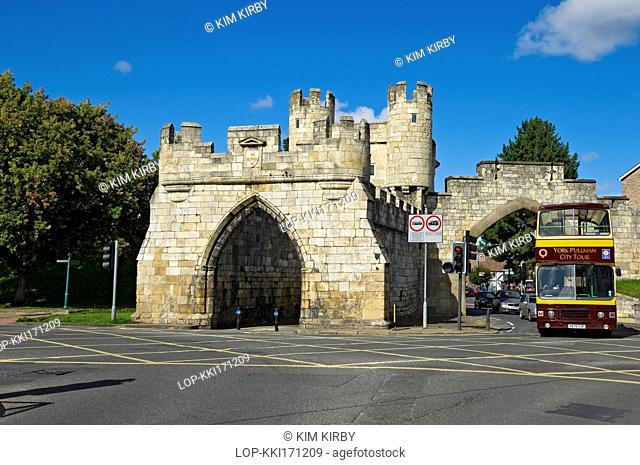 England, North Yorkshire, York. York Pullman City Tour bus entering the city through Walmgate Bar which has the only surviving barbican on a town gate in...