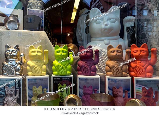 Japanese lucky figures, waving cats, Maneki-neko figures, in a shop window, Germany