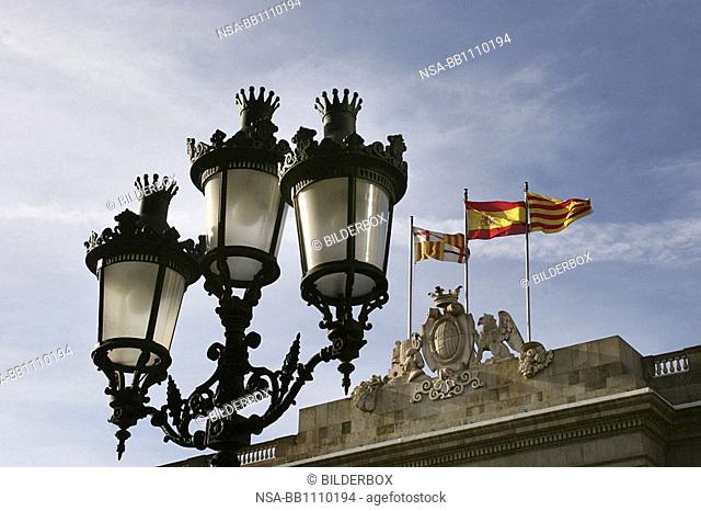 Fahnen Spaniens und Kataloniens