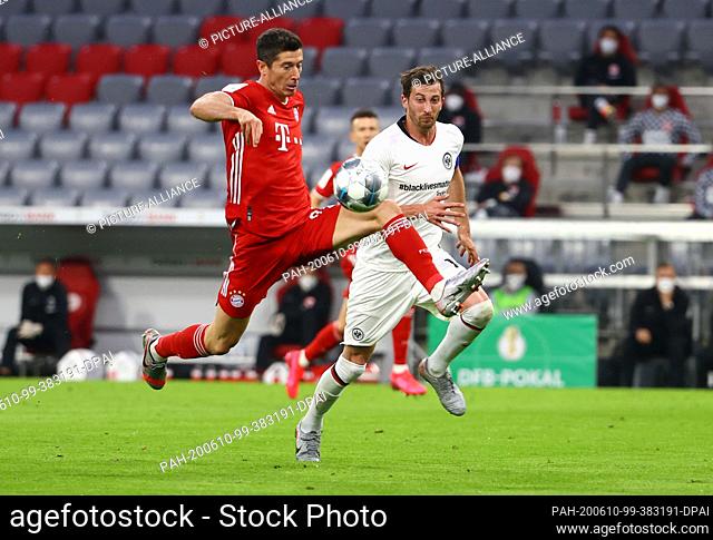 10 June 2020, Bavaria, Munich: Football: DFB Cup, FC Bayern Munich - Eintracht Frankfurt, semi-finals in the Allianz Arena