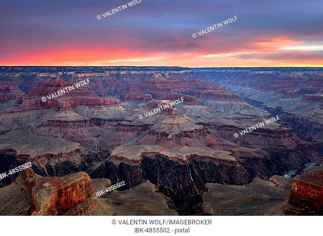 Gorge of the Grand Canyon at sunrise, Colorado River, view from Rim Walk, eroded rock landscape, South Rim, Grand Canyon National Park, near Tusayan, Arizona