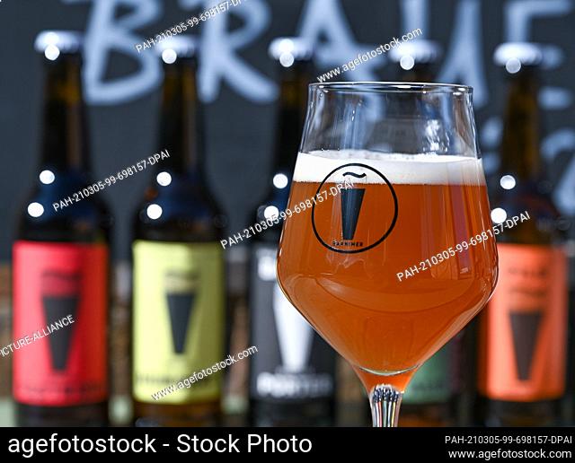 02 March 2021, Brandenburg, Hohenfinow: A glass of beer from the Barnimer Brauhaus. Nora and Sören von Billerbeck are trained classical singers - and since a...