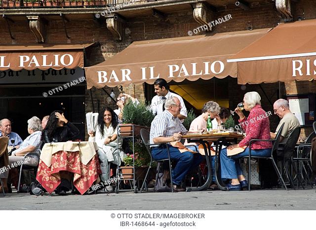 Street cafe, restaurant, Piazza del Campo, Siena, Tuscany, Italy, Europe