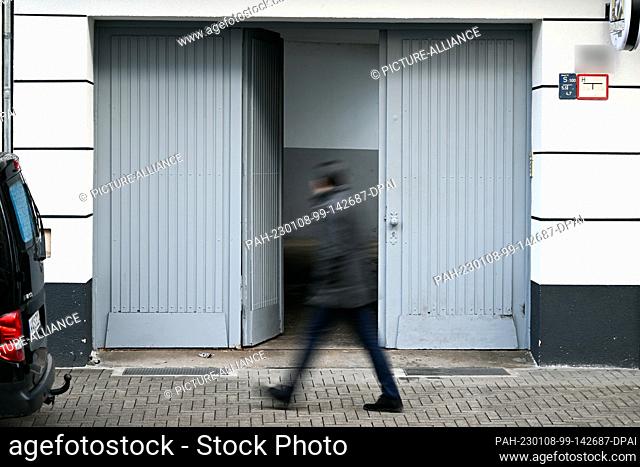 08 January 2023, North Rhine-Westphalia, Castrop-Rauxel: A man walks past a residential and commercial building where a 32-year-old man was arrested for...