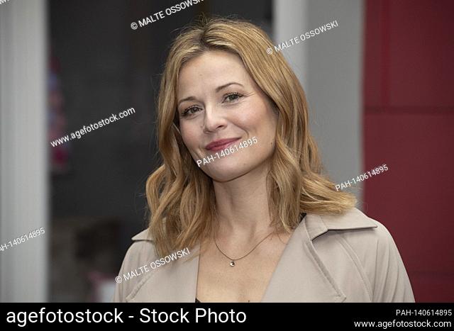 Actress Nina WEISZ plays the role of Corinna Weigel, portrait, portrayed single image, single motif, here in the backdrop of the Weigel pastry shop in the MMC...