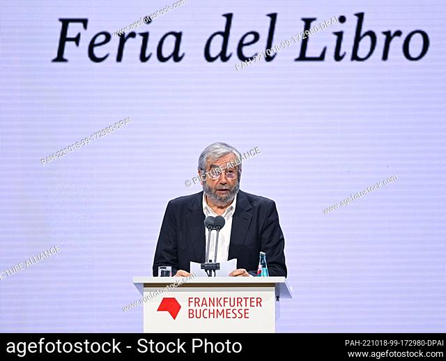 18 October 2022, Hesse, Frankfurt/Main: Spanish author Antonio Munoz Molina speaks during the opening of the Frankfurt Book Fair in the hall of the Congress...