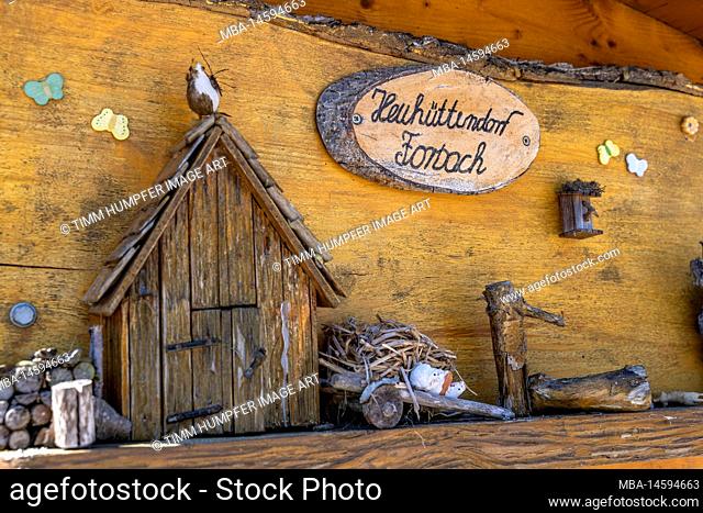 Europe, Germany, Southern Germany, Baden-Wuerttemberg, Black Forest, wood carvings on the Westweg in Forbach