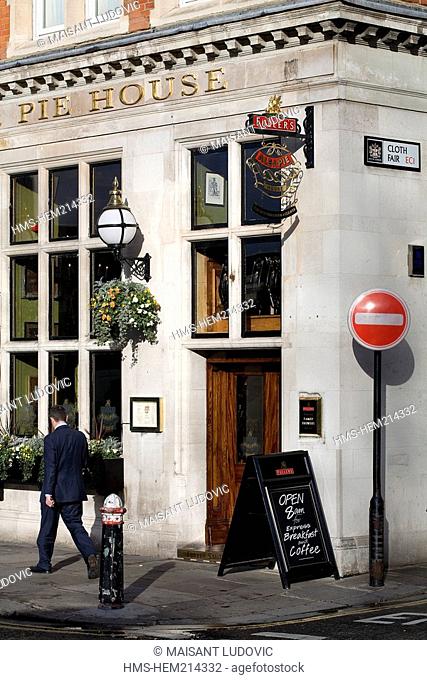 United Kingdom, London, Clerkenwell district, Gastropub Fullers Ale & Pie House, entrance