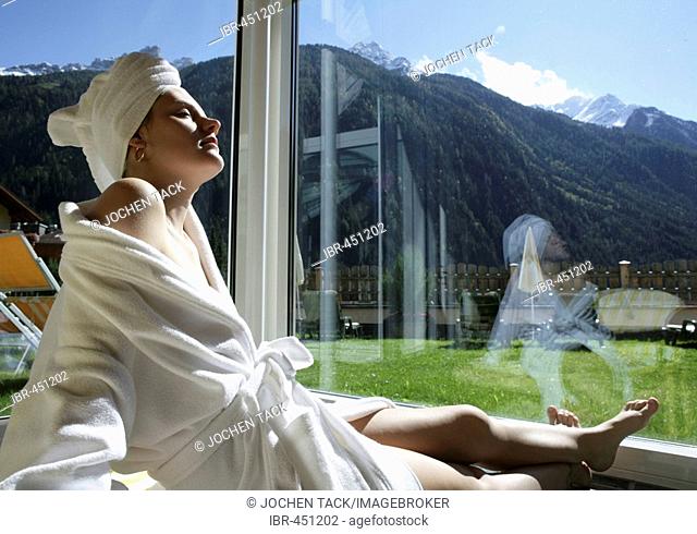 AUT, Austria, Neustift-Milders, Stubai Valley: Wellness. young woman in a spa. Relaxing after a sauna bath. Wellness-Spa Hotel Milderer Hof. |