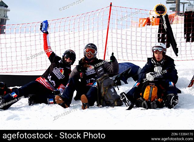 Gute Stimmung in der Pause bei den französischen Snowboarderinnen mit MOENNE LOCCOZ Nelly (Frankreich /FRA) vor der Qualifikation Snowboard SBX FIS Weltcup...