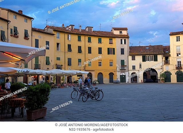 Lucca, Anfiteatro square at Dusk, Piazza Dell'anfiteatro, Tuscany, Italy, Europe