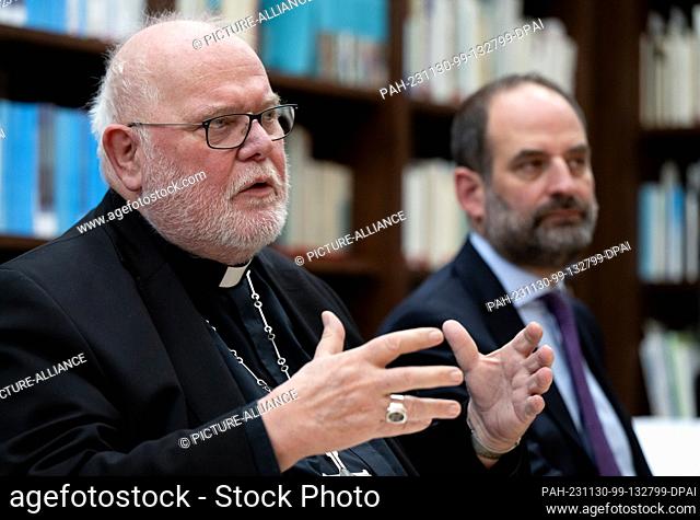 30 November 2023, Bavaria, Munich: Cardinal Reinhard Marx (l), Chairman of the Freising Bishops' Conference and Archbishop of Munich and Freising