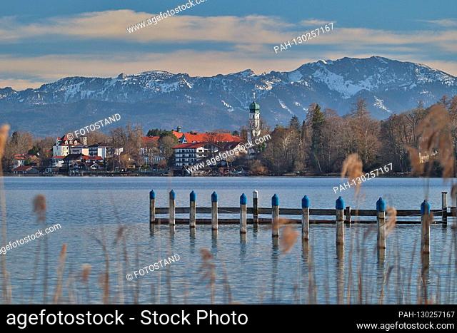 Starnberg, Germany 22.02.2020: Impressions Starnberger See - 22.02.2020 View from the lake side to Seeshaupt and Benediktenwand
