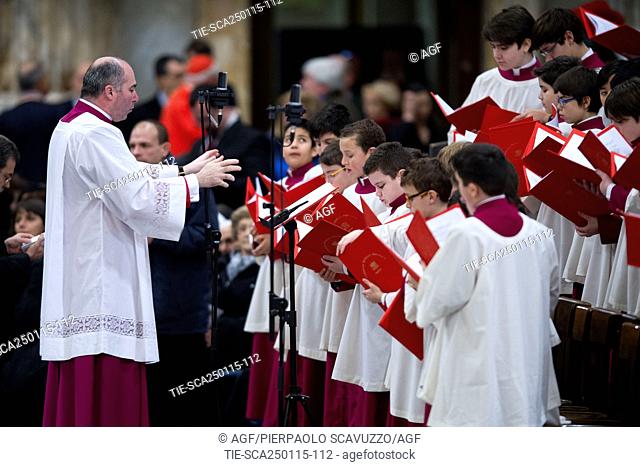 25/01/2015 Roma, cerimonia dei secondi vespri. Nella foto don Massimo Palombella dirige il coro della Cappella Sistina