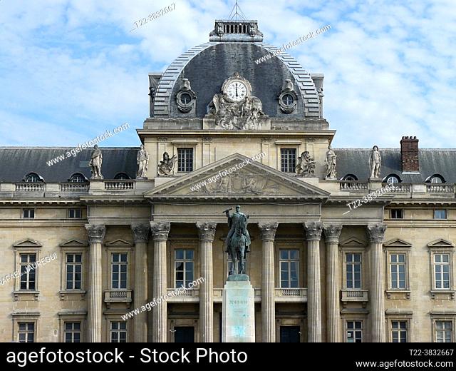 Paris (France). French military school (École Militaire) next to the Champ de Mars in the city of Paris
