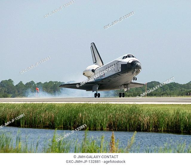 Space Shuttle Endeavour touches down on landing Runway 15 of the Shuttle Landing Facility at NASA's Kennedy Space Center, concluding the 16-day, 6