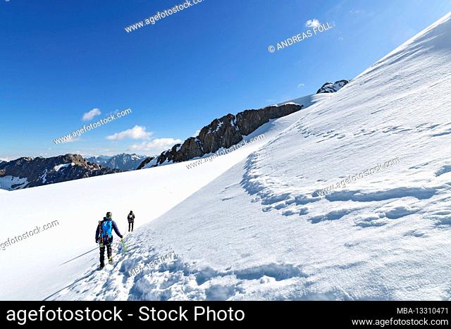 Mountaineers on the way to the Wildspitze on a sunny summer day. Ötztal Alps, Tyrol, Austria