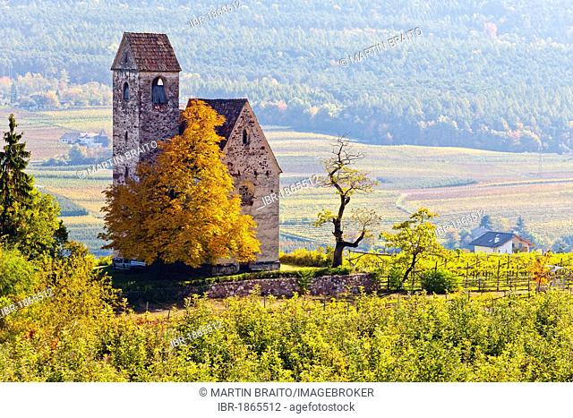 Castle Church of St. Sebastian, Englar Castle in Appiano on the Wine Route, South Tyrol, Italy, Europe