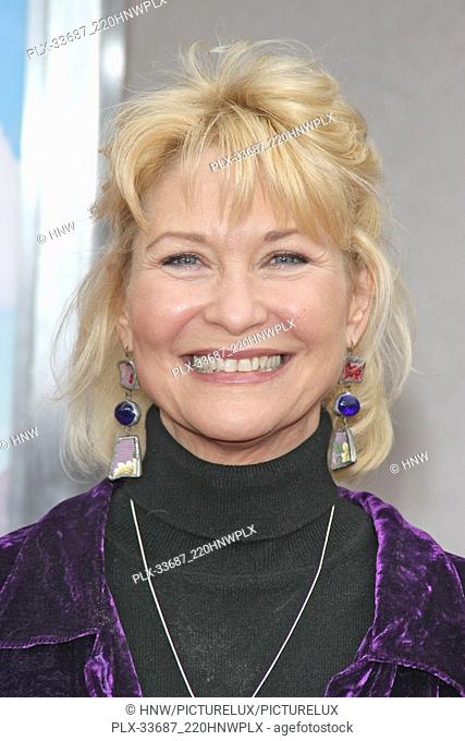 Dee Wallace 04/23/06 RV @ Mann Village Theater, Westwood photo by Jun Matsuda/HNW / PictureLux (April 23, 2006)  File Reference # 33687-220HNWPLX