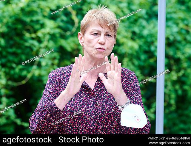 21 July 2021, Berlin: Elke Breitenbach (Die Linke), Senator for Integration, Labour and Social Affairs, speaks in the garden of the Abacus Tierpark Hotel