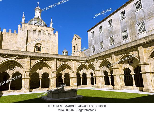 The cloister of the Old Cathedral, Sé Velha, Alta Area, Coimbra, Baixo Mondego, Centro Region, Portugal, Europe