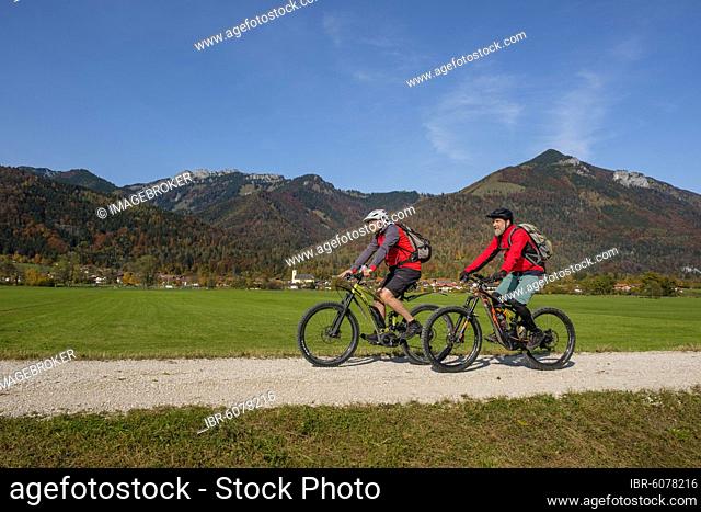 Cyclist, bicycle tour, Sachrang, Achental, Chiemgau, Upper Bavaria, Bavaria, Germany, Europe