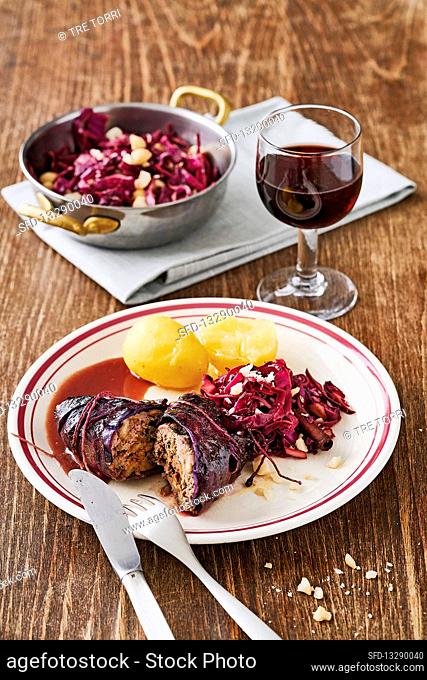 Thuringian red wrap with red cabbage salad