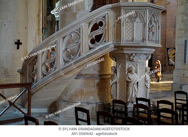 France, Charente, city of Saintes, the cathedral/ France, Charente , ville de Saintes, la Cathedrale