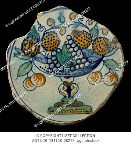 Soul fragment majolica dish with polychrome fruit bowl, dish plate crockery holder soil find ceramic earthenware glaze tin glaze lead glaze
