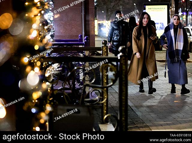 RUSSIA, GROZNY - DECEMBER 19, 2023: Girls are seen in a city street decorated for the upcoming winter holidays. Yelena Afonina/TASS