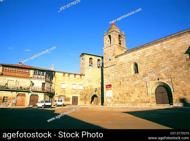 Nuestra Señora church and medieval gate. Plaza de España, San Felices de los Gallegos, Salamanca province, Castilla Leon, Spain
