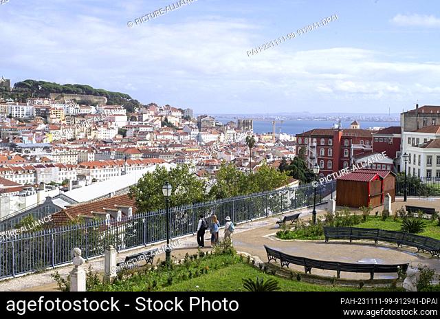 PRODUCTION - 27 October 2023, Portugal, Lissabon: Behind the ""Miradouro de São Pedro de Alcntara"" viewpoint, the water of the River Tagus can be seen behind...