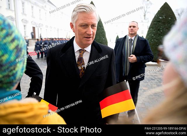 05 December 2023, Berlin: King Philippe of Belgium speaks to children from a school class during a welcome with military honors at Bellevue Palace as part of...