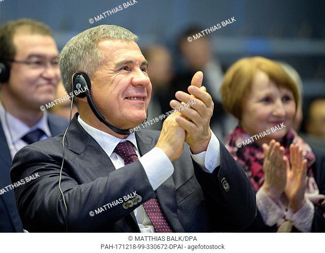 Rustam Minnikhanov, President of the Russian republic of Tatarstan, applauding during the signing of an agreement between the German company Siemens Russia and...