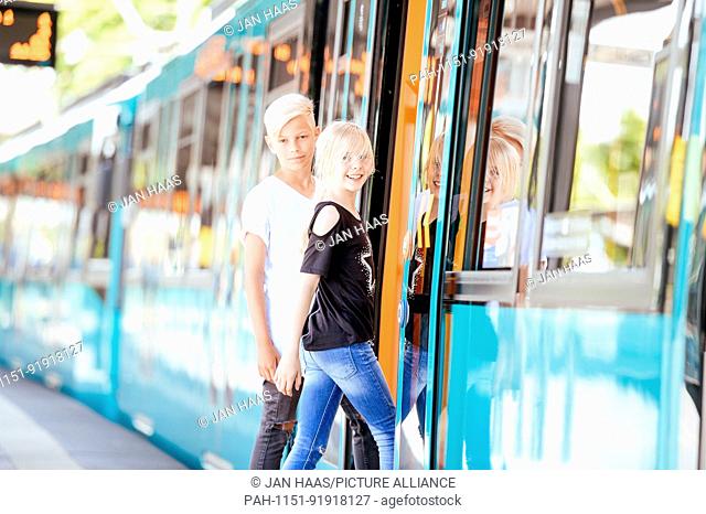A boy and a girl get into a subway, taken on 16/07/17 in Frankfurt (model released) | usage worldwide. - Frankfurt am Main/Hessen/Germany