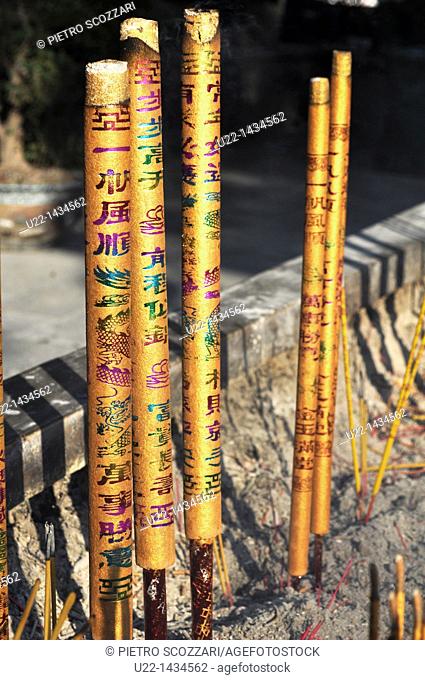 Guangzhou (China): incense at the Guangxiao Temple