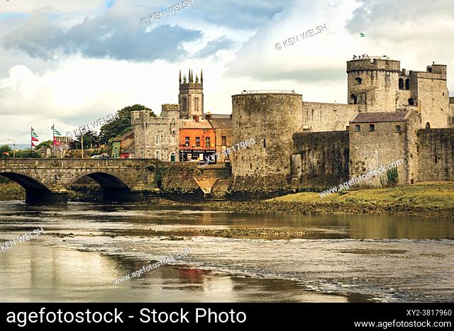 Limerick, County Limerick, Republic of Ireland. Eire. King John's Castle beside the River Shannon. The castle was built in the 13th century and is amongst the...
