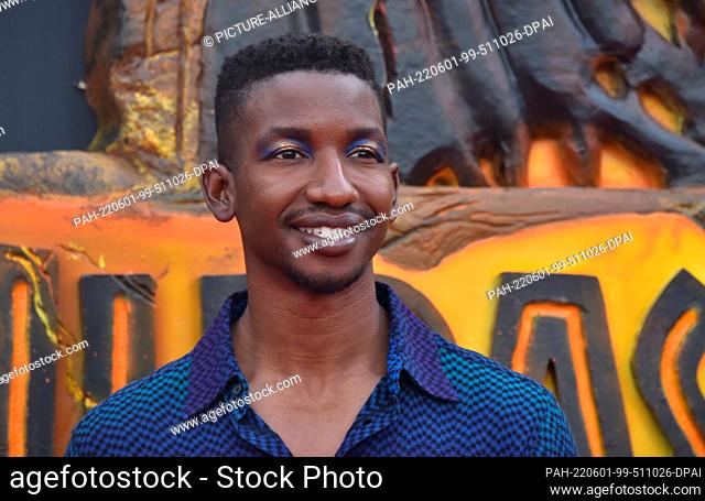 30 May 2022, North Rhine-Westphalia, Cologne: Actor Mamoudou Athie comes to the premiere of the film "" Jurassic World - A New Age "" in the Cologne Cinedom