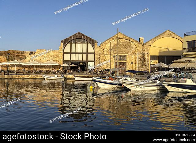 Werften am alten Venezianischen Hafen, Chania, Kreta, Griechenland, Europa | shipyards at the Old Venetian Harbour, Chania, Crete, Greece, Europe