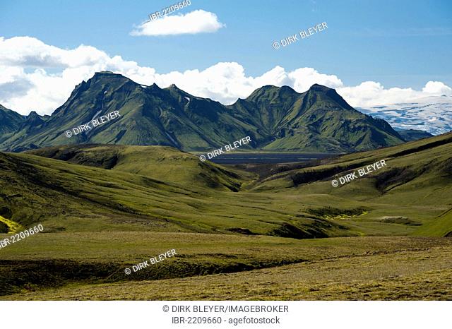 Mountains covered with moss on the Laugavegur hiking trail, Álftavatn-Emstrur, Highlands of Iceland, Iceland, Europe