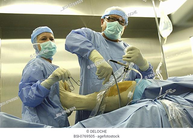 KNEE, ARTHROSCOPY<BR>Photo essay for press only.<BR>Orthopedic surgery unit at the Geoffroy Saint-Hilaire clinic in Paris