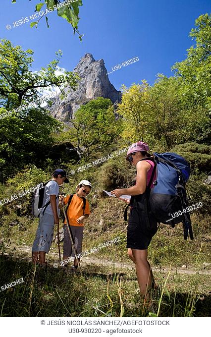 Family practice mountaineering in the Urrieles massif, under the peak Valdecoro, in the Picos de Europa National Park, Cantabria, Spain